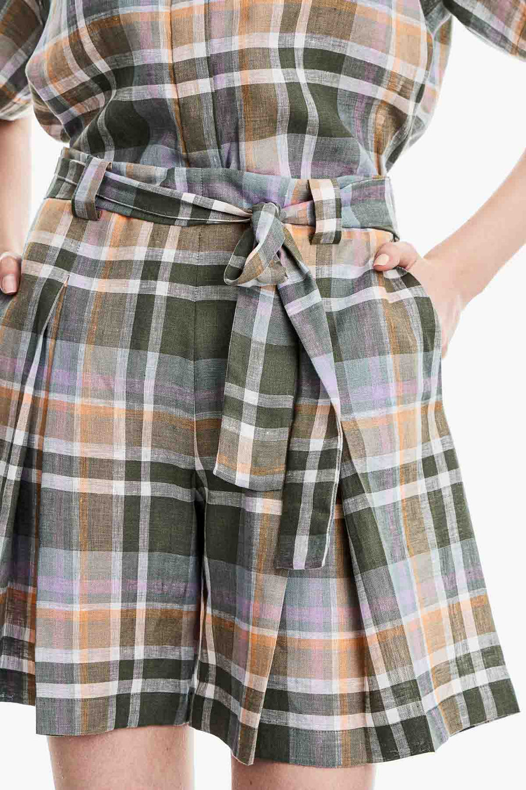 Shorts com pregas