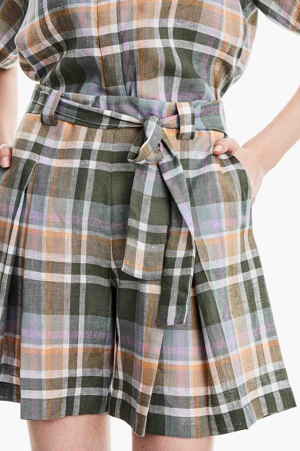 Shorts com pregas